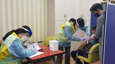 코로나19 백신 1차 우선접종 대상자에 대한 예방접종을 순조롭게 마무리