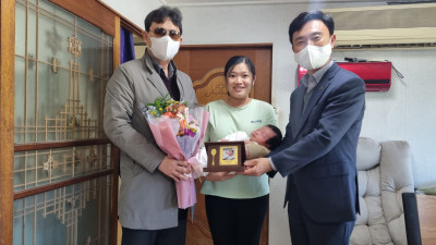 사곡면, 출산 장려 분위기 조성 ‘출산기념패’ 제작